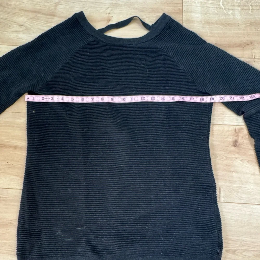 Oversized Open Back Sweater - Picture 5 of 5